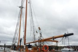 الدنيا بحور و موانئ, يأخذك الموج من بحر الى بحر وتأخذك الحياة من مرفأ الى مرفأ…