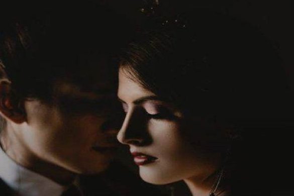 قصيد بعنوان “يا قاتلِي بالوصلِ هَجرُك أطيبُ”