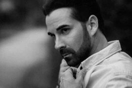 وليد عبد الحميد يقول “نار العشق برد وسلام”