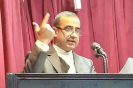 سامر الخطيب من سوريا يقول “أُلوهة المعنى تعيد رميمي”