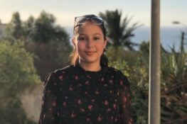 Neema Bassari, 14 ans, du Maroc écrit “Le vent déclame mes vers aux quatre coins du ciel!!”