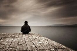 مصطفى عبدالملك الصميدي يكتب “بوحٌ من الصخر!!”