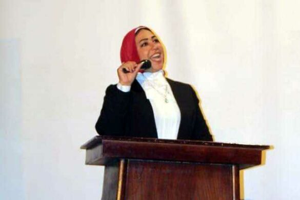 إيناس أمين/مصر: تقول “لوني خمري!!”