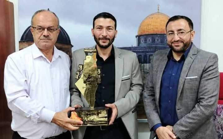 كرّمت الجمعية الأردنية “عائدون” الروائي محمد حمودة زلوم خلال أمسية ثقافية نظّمتها مساء الأربعاء 30 سبتمبر 2026