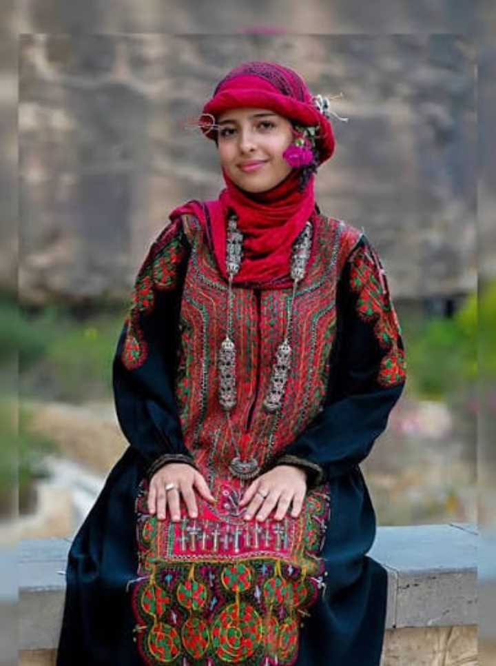 قُمْري تعز: مَنْ أخجلك بالشمس مَنْ؟ تحليلٌ بلاغيّ لا سياسيّ! بقلم الباحث مجيب الرحمن الوصابي
